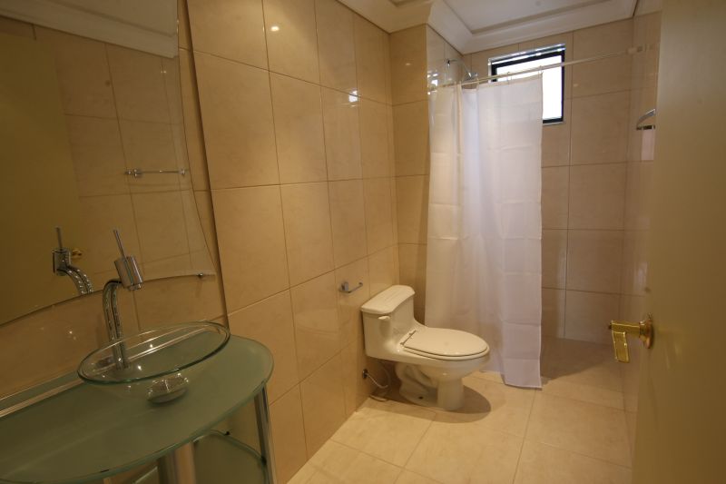 Na casa de Mara Balliana, banheiro foi adaptado por R$ 7 mil | Aniele Nascimento/ Gazeta do Povo