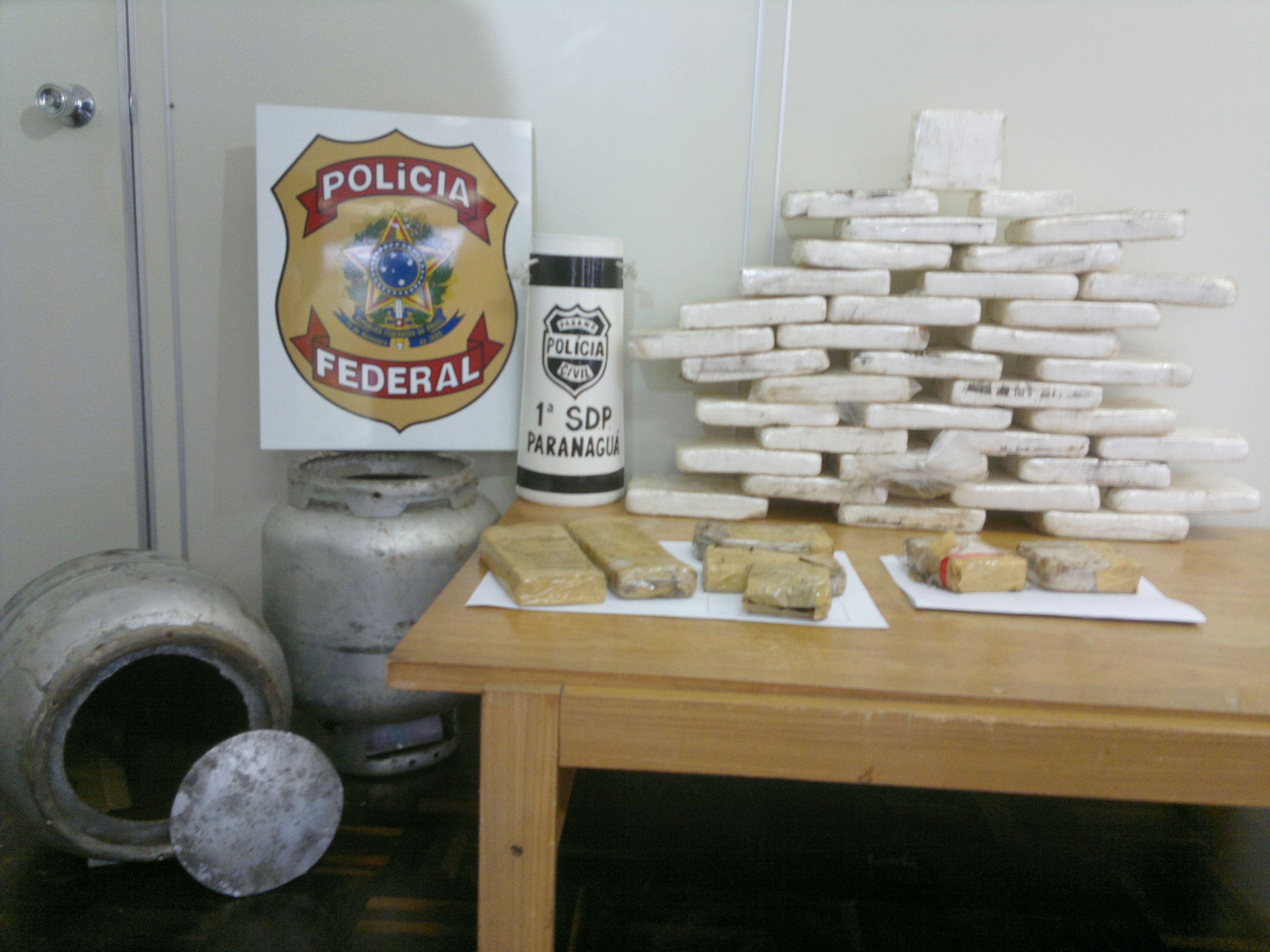 Droga era levada em botijões de gás com fundos falsos | Oswaldo Eustáquio / Agência de Notícias Gazeta do Povo