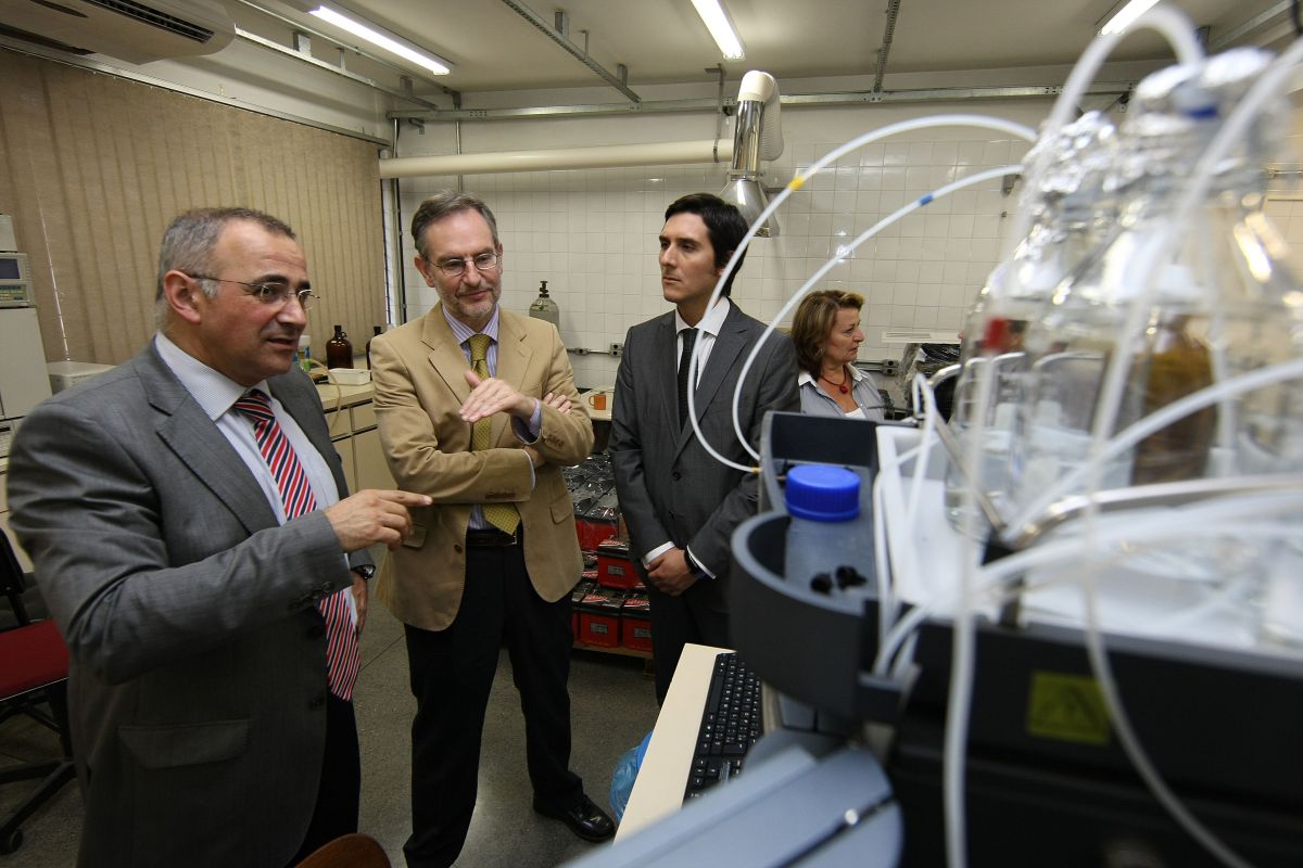 Os espanhóis Ignacio Goñi, Francisco Villaverde e Roberto Ríos em visita à UFPR | Ivonaldo Alexandre / Gazeta do Povo