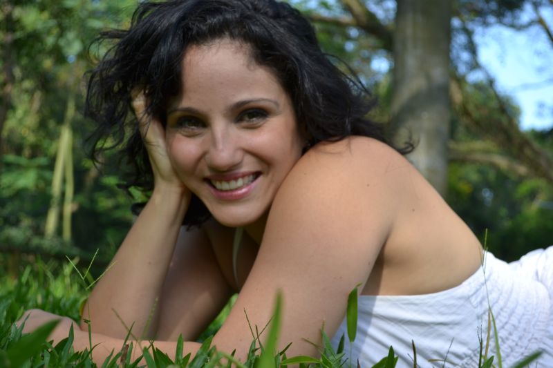 Liv faz canções de MPB misturadas com xote, samba, jazz e blues | Luana Maluf/Divulgação