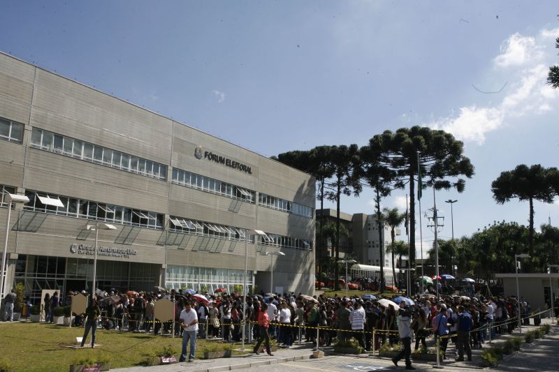 Prédio do TRE-PR, em Curitiba: recadastramento biométrico é obrigatório para todos os eleitores da capital | Priscila Forone / Gazeta do Povo