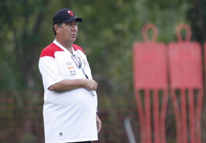 Joel Santana pediu aos preparadores físicos uma avaliação dos jogadores para ver como estão fisicamente |