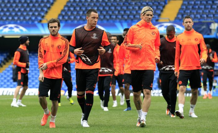 Juan Mata, John Terry, Fernando Torres e Gary Cahill treinam nesta terça-feira: David Luiz será o desfalque contra o Barcelona | Reuters