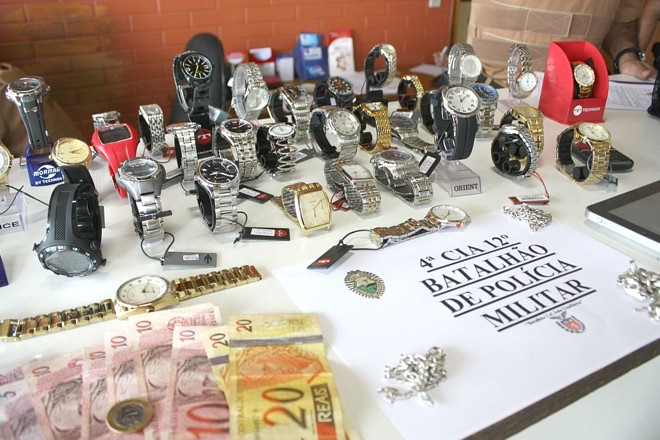 No total, 37 relógios foram recuperados |