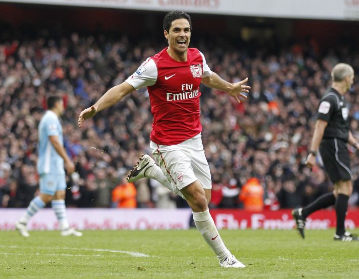 Mikel Arteta comemora gol contra o Manchester City. Resultado é favorável ao United | Ian Kington/AFP