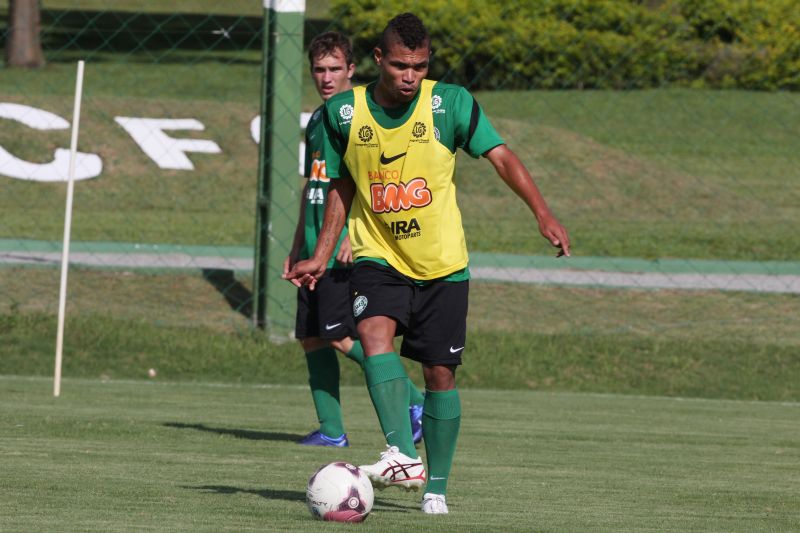 Júnior Urso enalteceu evolução do Coxa nos últimos jogos | Walter Alves / Gazeta do Povo