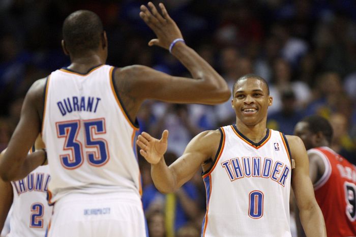 Kevin Durant e Russel Westbrook mais uma vez comandaram o Oklahoma City Thunder na vitória sobre o Chicago Bulls | Bryan Terry/Reuters