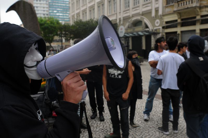 Um dos gritos de guerra dos manifestantes era: Voto secreto não, quero ver a cara do ladrão | Daniel Caron/ Gazeta do Povo