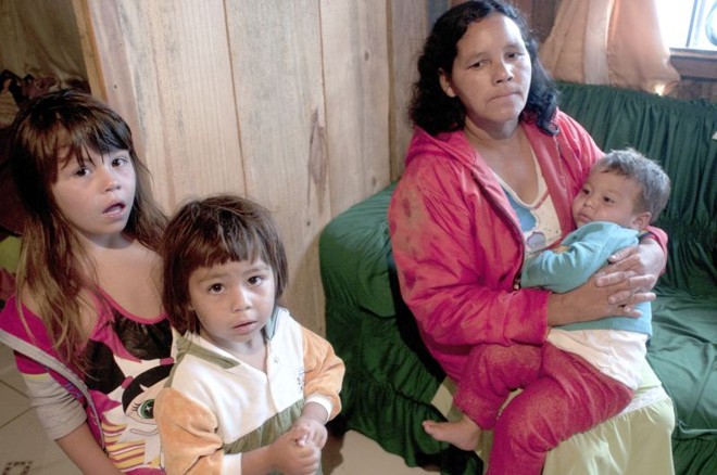 Alcione da Silva quase perdeu o neto de 2 anos na inundação |