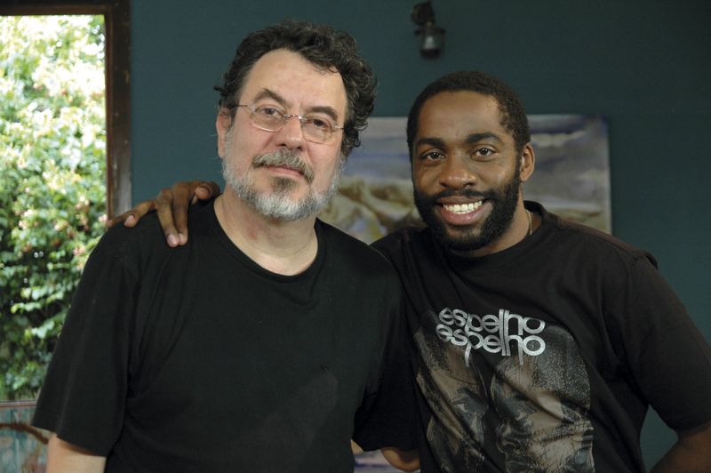 Lázaro Ramos (à dir.) entrevista o cineasta Jorge Furtado e tasca: Eu sou seu alter-ego? | Juliana Torres/Divulgação