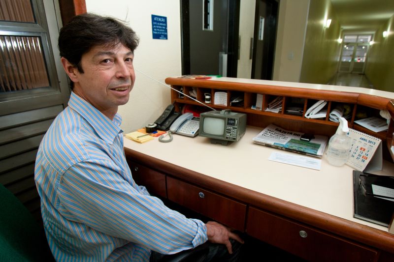 Oliveira, do Edifício Muricy: amizade com condôminos e auxílio ao síndico | Henry Milléo/ Gazeta do Povo