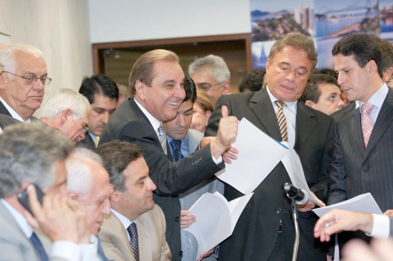 A oposição fez ato em defesa da comissão de inquérito | Alan Marques/Folhapress