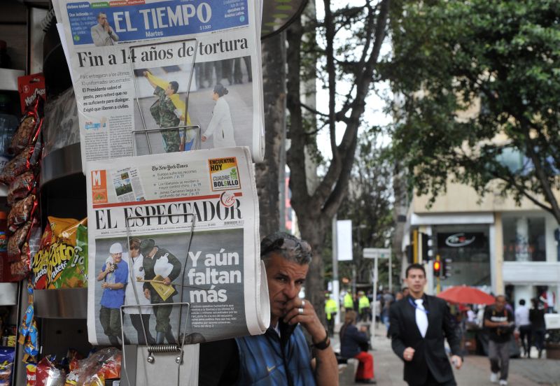 Jornais colombianos destacaram a libertação de reféns militares | Guillermo Legaria/AFP