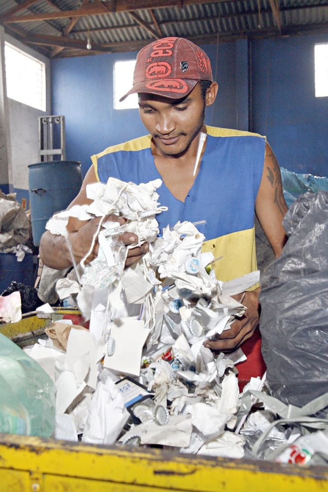 Cleiton, que veio do Piauí, alugou um quarto para morar com o dinheiro que ganha como catador | 