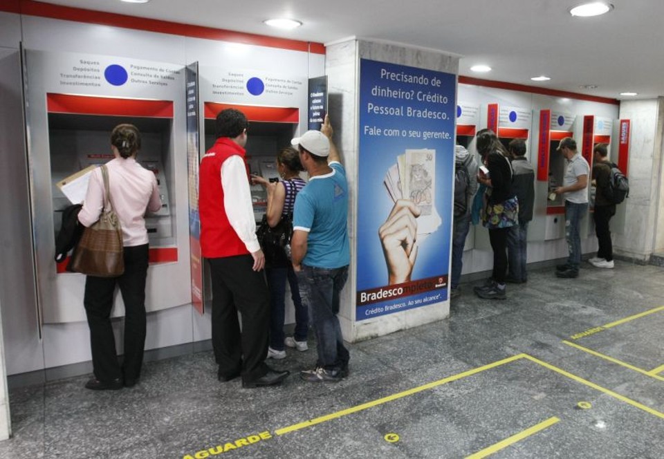No Bradesco, crédito pessoal caiu de 37% para 26% ao ano | Daniel Castellano/ Gazeta do Povo