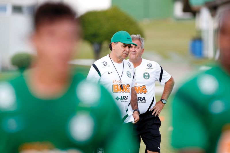 Técnico Marcelo Oliveira, principal alvo da torcida, garante absorver as críticas | Daniel Castelano / Gazeta do Povo