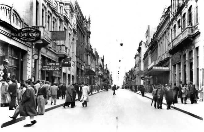 Uma tranquila manhã de inverno na Rua XV de Novembro, em 5 de agosto de 1945 |