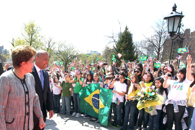 Dilma Rousseff é recepcionada por estudantes na cidade de Boston, segunda etapa da viagem da presidente brasileira aos Estados Unidos | Roberto Stuckert Filho/Presidência