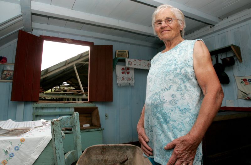 Madalena Kolecha, moradora do Faxinal Papanduva de Baixo, em Prudentópolis: vida simples | Josué Teixeira / Gazeta do Povo