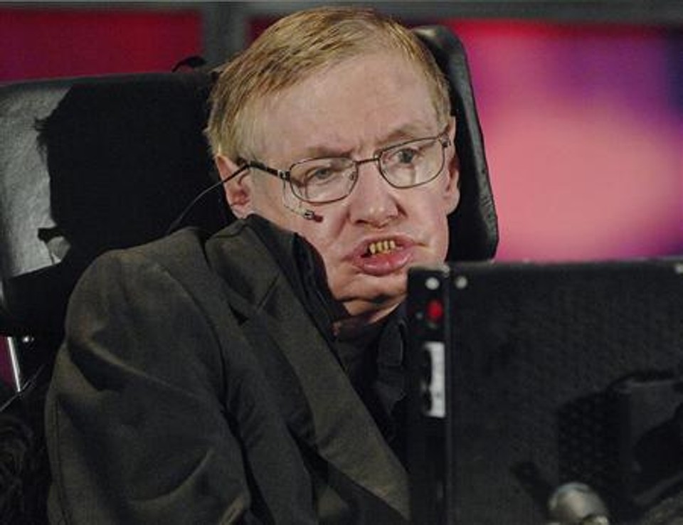 Hawking, de 70 anos, ficou famoso pelas pesquisas sobre os "buracos negros", entre outros campos da física, matemática, cosmologia e gravidade quântica | REUTERS/Sheryl Nadler