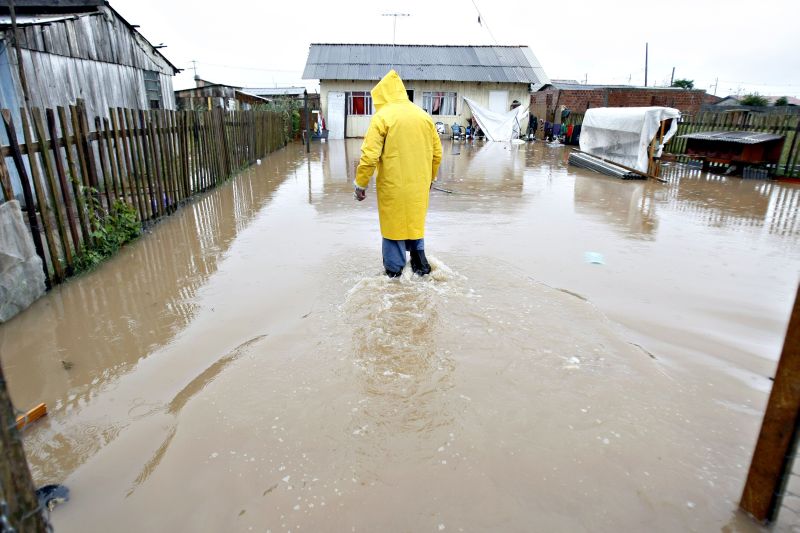 Cohab pretende utilizar o terreno para reassentar pessoas que convivem com problemas de inundação na Vila Pantanal | Henry Milleo/ Gazeta do Povo