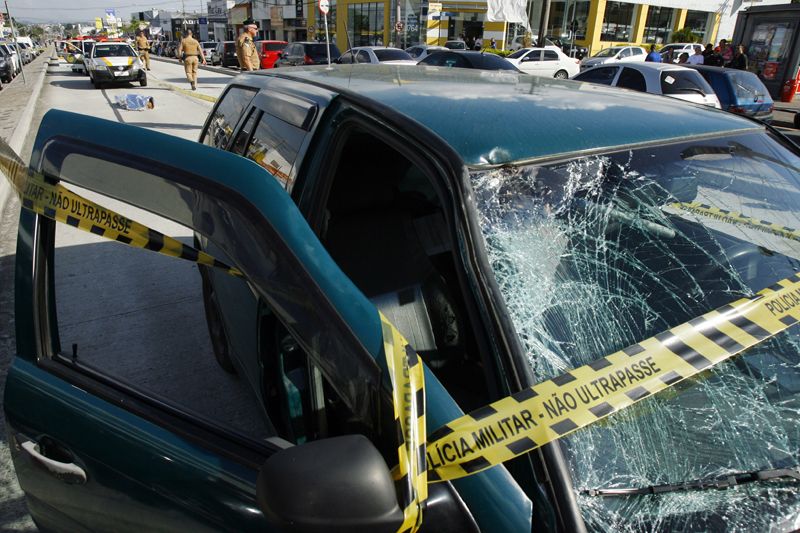 O acidente ocorreu na Avenida Marechal Floriano, em Curitiba. Vítima chegou a ser socorrida, mas não resistiu aos ferimentos | Henry Milleo/Gazeta do Povo