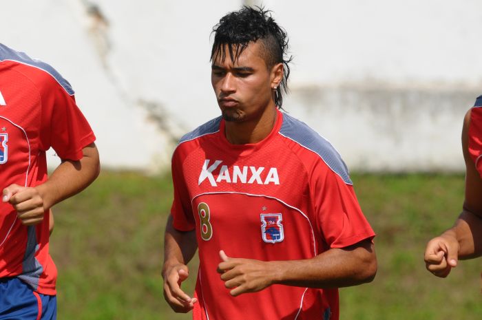 Henrique está confiante no apoio da torcida diante do Ceará quarta-feira na Vila Capanema | Daniel Caron / Gazeta do Povo