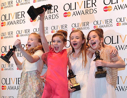 As quatro atrizes mirins que ganharam prêmios "Oliver" com o musical Matilda | Divulgação
