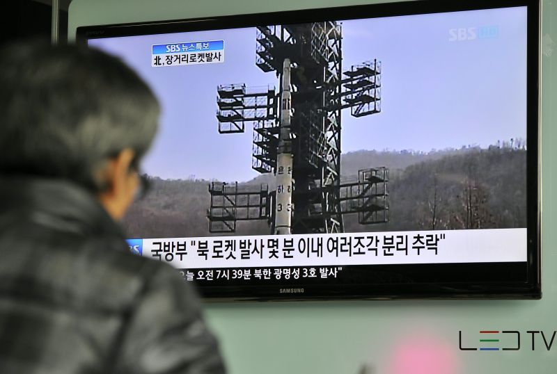 A Coreia do Norte pretendia lançar um foguete de longo alcance para colocar em órbita um satélite com objetivos pacíficos, segundo Pyongyang | AFP PHOTO/JUNG YEON-JE