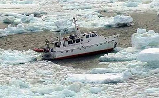 O naufrágio, segundo a Marinha, ocorreu, provavelmente, pela compressão sofrida pelo acúmulo de gelo ao redor da embarcação | Marinha do Chile/Divulgação