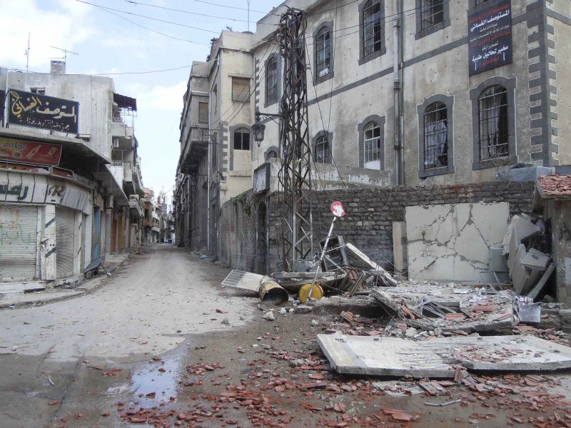 Imagem mostra os estragos causados em Homs por bombardeio na semana passada (28 de março) | REUTERS/Zaman Al Wasel/Handout