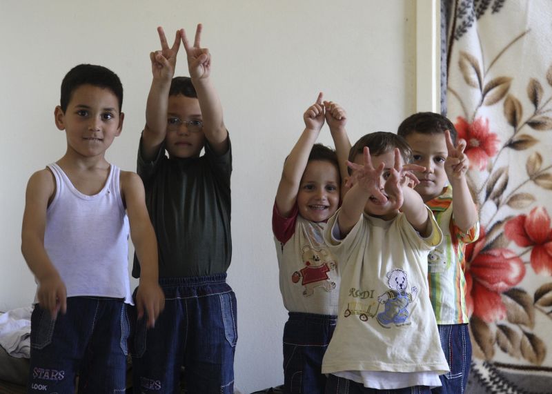 Crianças refugiadas que escaparam da violência na Síria para a cidade de Al Ramtha, na Jordânia, perto da fronteira | Majed Jaber/Reuters