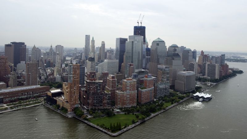 Torre da Liberdade, construído no local das Torres Gêmeas em Nova York , já alcançou os 100 andares | AFP PHOTO/DON EMMERT