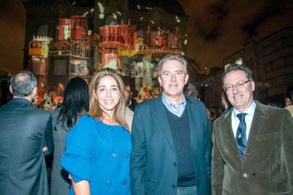 A presidente do Instituto Municipal de Turismo de Curitiba, Juliana Vosnika, o prefeito Luciano Ducci e o cônsul geral da Itália, Salvatore Di Venezia, na abertura do Mia Cara Curitiba na última sexta-feira, na Praça Generoso Marques. O evento vai até 10 de junho | Gustavo Wanderley