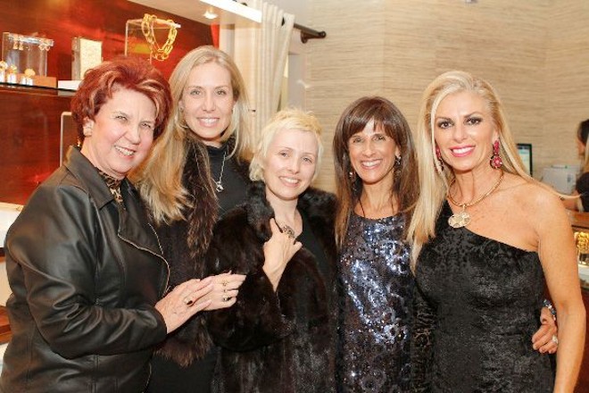 FABRIZIO GIANONNE LANÇA NOVA COLEÇÃO: No badalado lançamento, a presença de Roseli Westphal, Sabine Westphal Vieira, Fanie Delatte, Gisah Miró Ziliotto e Dirce Keppen |