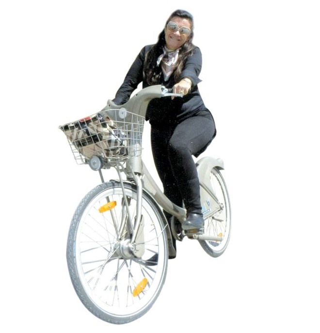 A empresária Débora Mattos escolheu Paris para comemorar seu aniversário, ao lado do marido, Fabrício de Macedo, e do filho, Fabricinho |