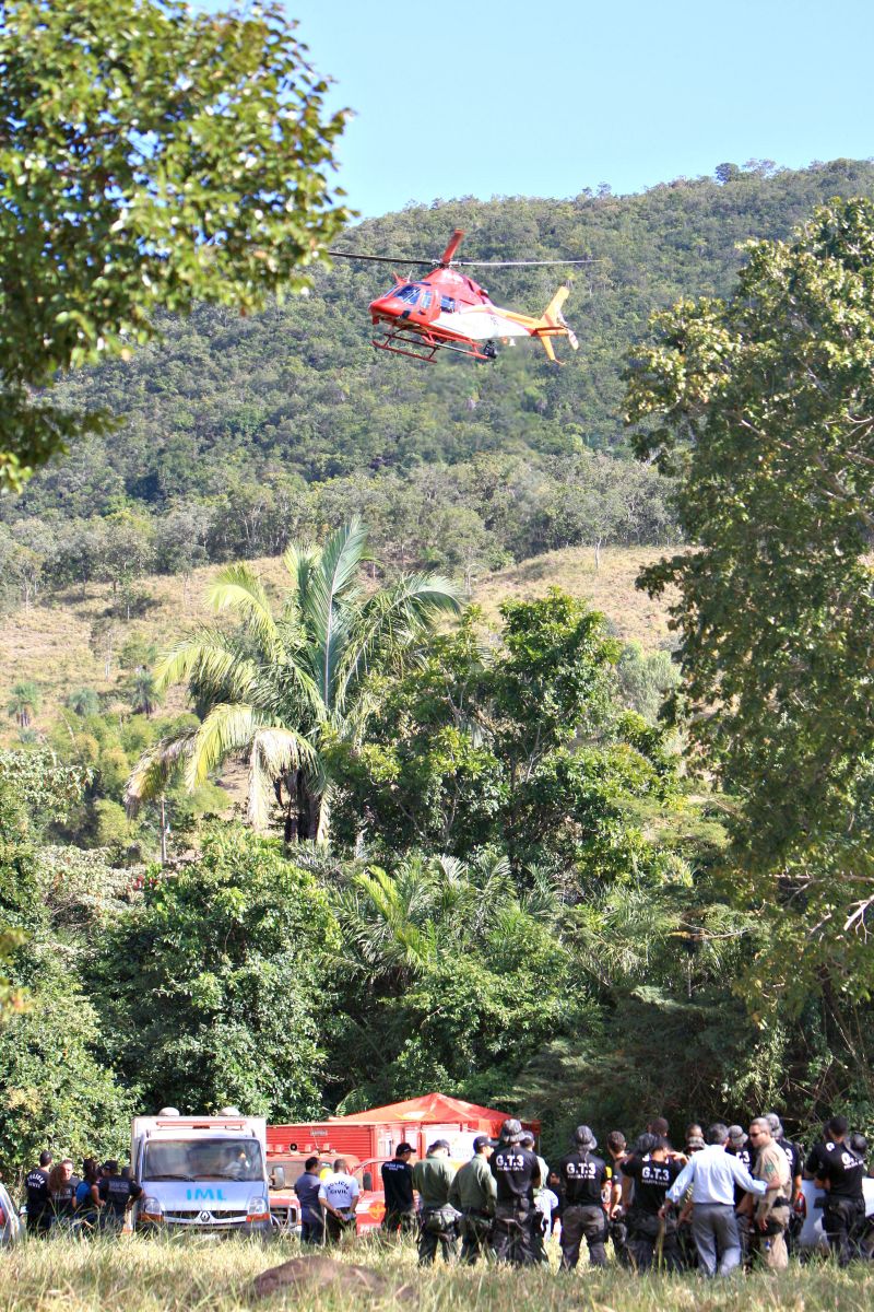 Acidente aconteceu terça-feira, 15 minutos após a decolagem | Resgate-Zuhair Mohamad/O Popular/Folhapress