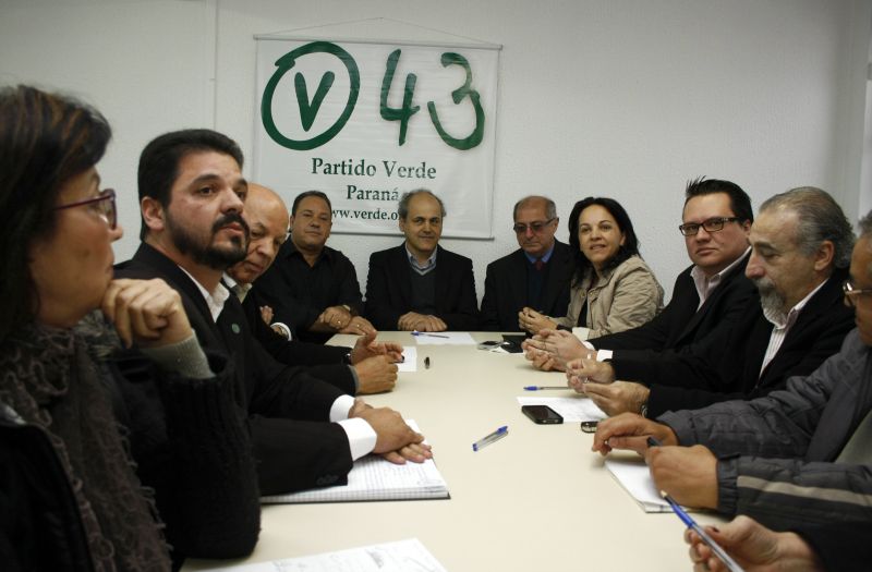 A comissão executiva do Partido Verde se reúne na sede do partido para discutir a coligação partidária para as eleições municipais de 2012 em Curitiba | Sionelly Leite / Agência de Notícias Gazeta do Povo