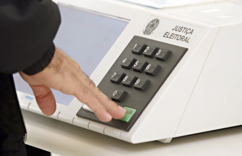 Neste ano, eleitores de Curitiba serão identificados pela digital | Hedeson Alves / Gazeta do Povo