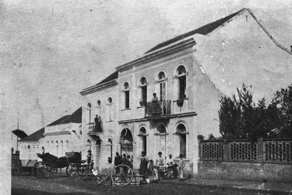A Rua Emiliano Perneta ganhou esse nome em 1922, após a morte do poeta paranaense | Acervo da Casa da Memória/ Diretoria do Patrimônio Cultural / FCC