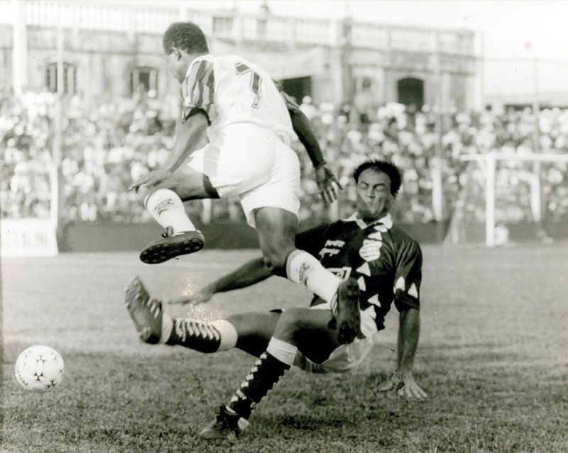 Reprodução da Gazeta do Povo de 1995, com destaque para o atacante paranista Mirandinha | Arquivo/ Gazeta do Povo