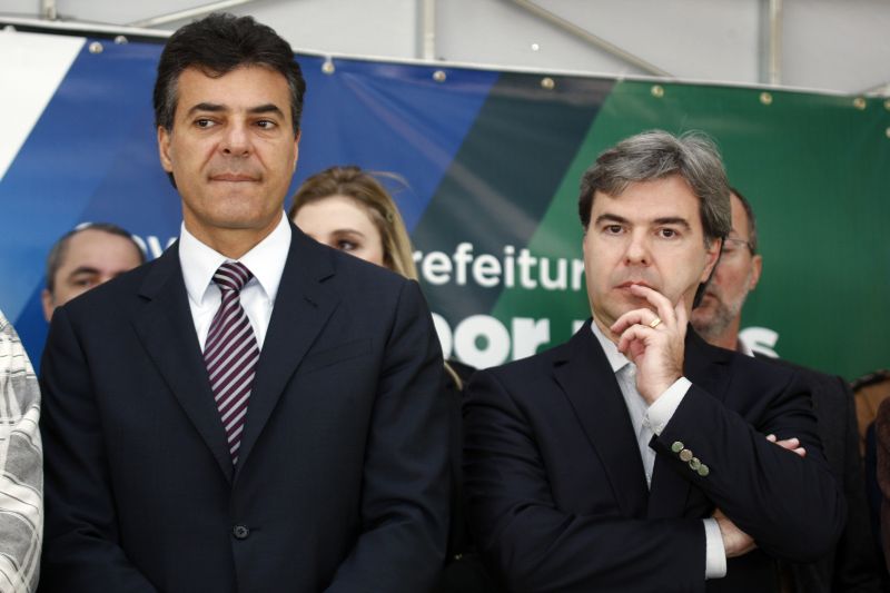 Richa e o secretário de Segurança, Almeida César, em Curitiba. Deputados dizem que menção não significa envolvimento | Henry Milleo/ Gazeta do Povo