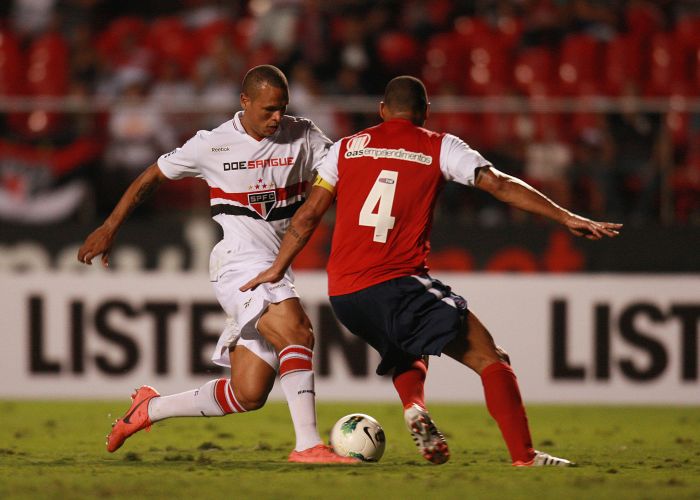 Luís Fabiano marcou o gol que garantiu a vitória do São Paulo sobre o Bahia | Zanone Fraissat / Folhapress