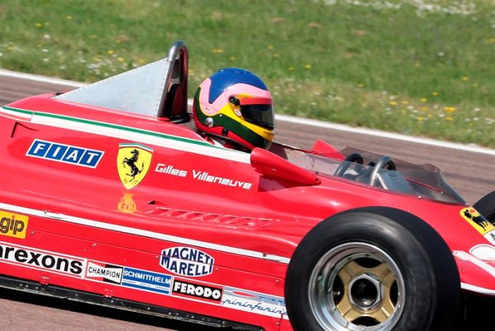 Jacques Villeneuve pilota a Ferrari 312 T4 pilotada por Gilles Villeneu em 1979 | EFE