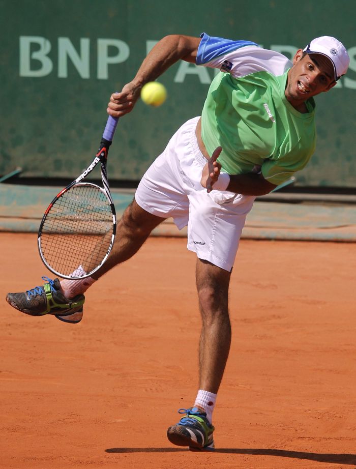 Dutra Silva não conseguiu acompanhar o bom ritmo de do americano Isner em Roland Garros | AFP