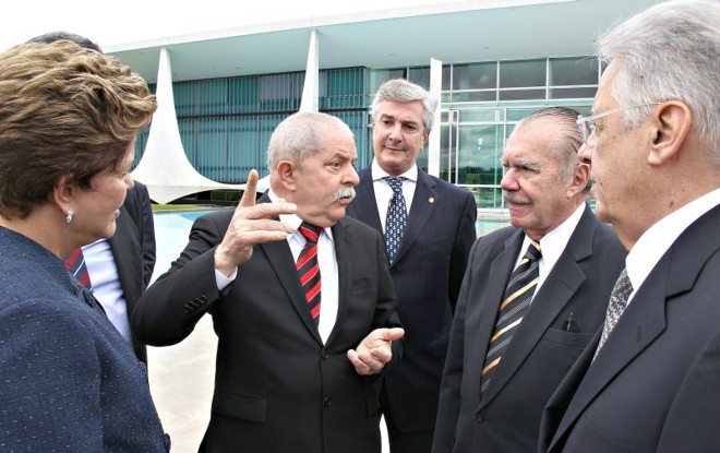 Dilma, Lula, Collor, Sarney e Fernando Henrique: turma da pesada. |