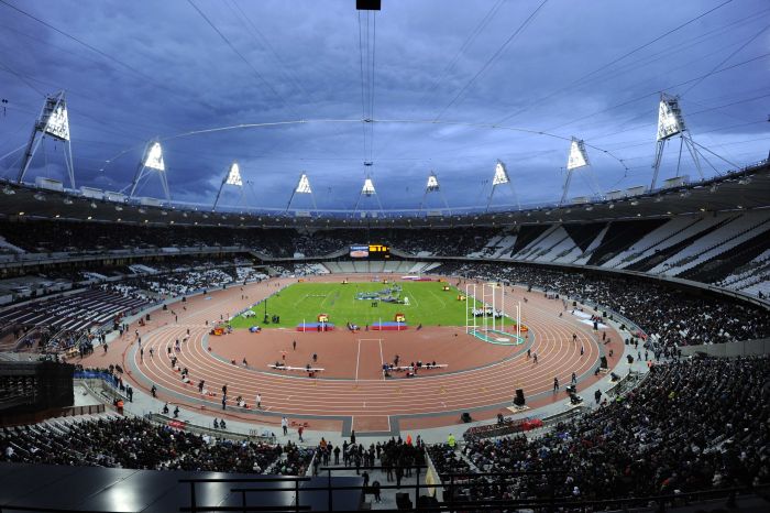 O Estádio Olímpico de Londres recebe o campeonato universitário de atletismo do Reino Unido, evento que servirá como teste para a Olimpíada | Paul Hackett/Reuters