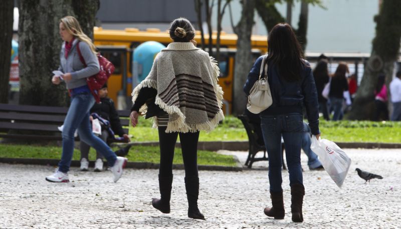 Massa de ar frio derrubou as temperaturas na capital do PR | Daniel Castellano/ Gazeta do Povo