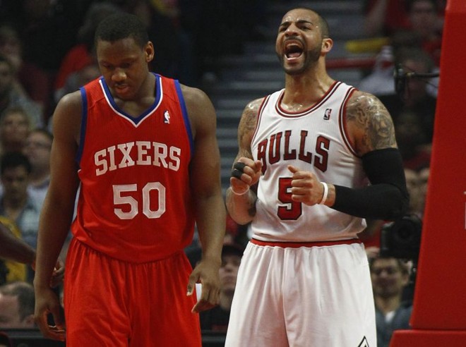 Carlos Boozer anotou um double-double, com 19 pontos e 13 rebotes, na vitoria do Chicago Bulls sobre o 76ers |