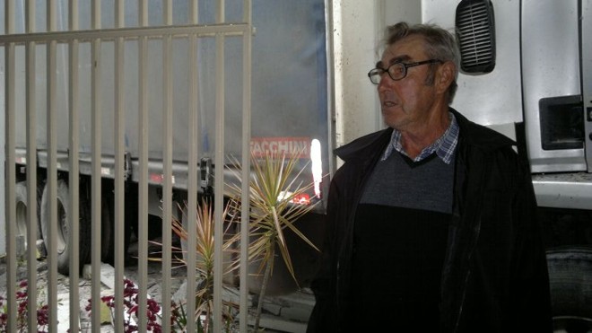 O aposentado Vitorio Canarski Elnisky, de 64 anos, tinha acabado de sair do quarto quando o caminhão invadiu a residência | 